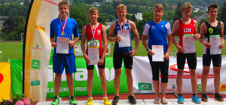 
 
Siegerehrung des Kugelstoßens der Jugend M14<br />
