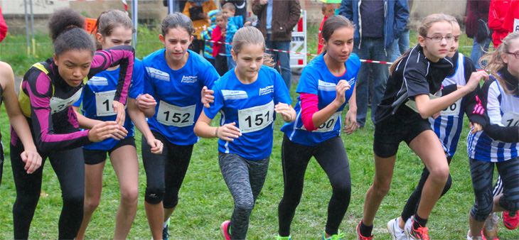 Athletinnen beim Start Ihres Laufes

