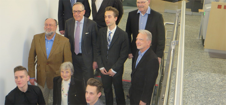 Gruppenfoto der Teilnehmer der Verleihung

