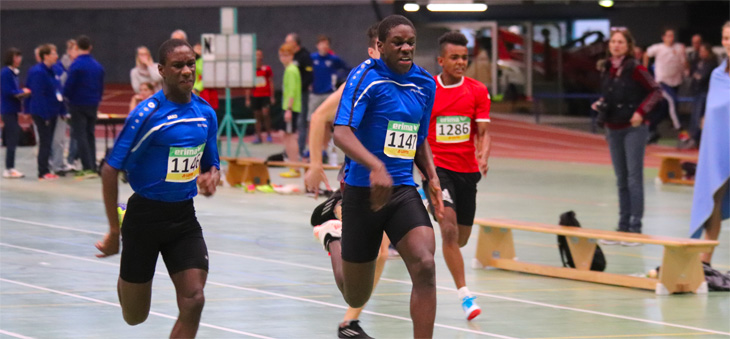 Juan-Sebastian und Juan-Esteben beim 60 Meter Sprint