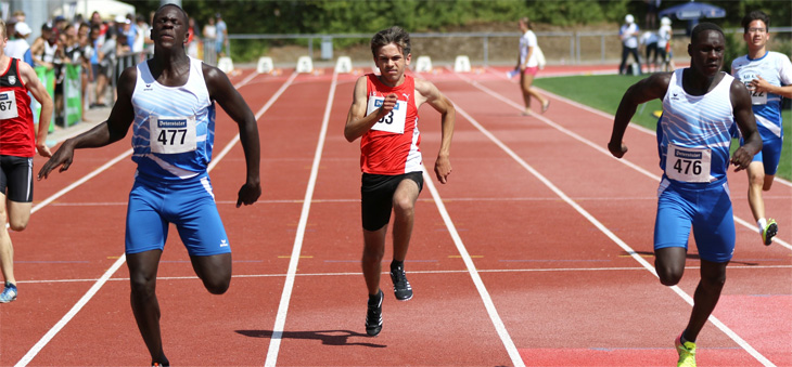 Juan-Sebastian und Juan-Esteban beim Zieleinlauf des 100 Meter Finales