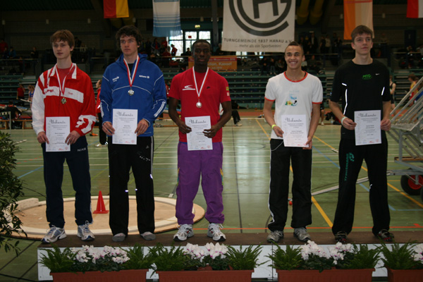 Abdul Salam Yusha bei der Siegerehrung des 60 Meter Sprints
