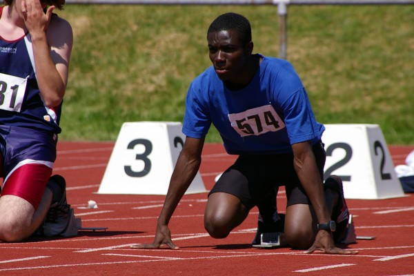 Abdul Salam Yusha beim Start zum 100 Meter Lauf
