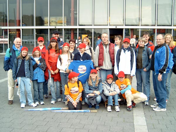 Die Fangruppe, die unsere Athletinnen aus Leibeskräften unterstützten. Die Fahrt nach Braunschweig wurde von Stephan Dorendorf für seine Trainingsgruppe und andere Interessierte organisiert.