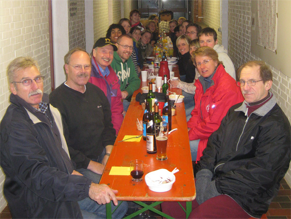 <p>Die Teilnehmer des Gullaschessens</p>