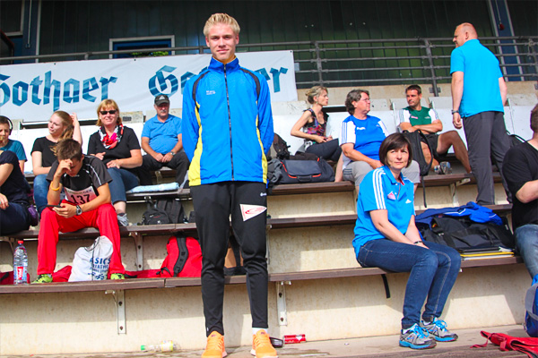 
 
Martin Wagner auf der Tribüne des Stadions in Mönchengladbach<br />