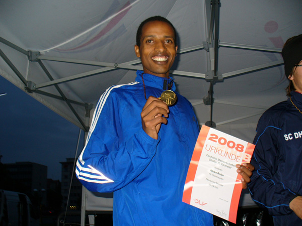 Musa Roba-Kinkal siegte bei der zweiten Station des Deutschen Cross Cups auf der Darmstädter Lichtwiese.
