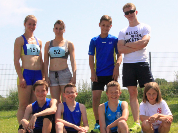 
 
Grupenbild der Gelnhäuser Athleten beim Pfingstsportfest<br />

